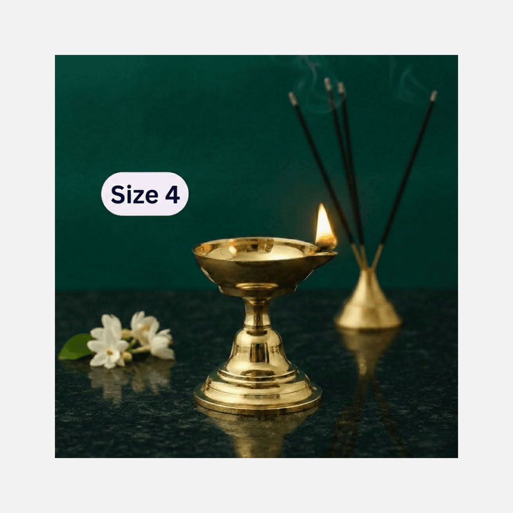 Dasara Brass Panti Single Face with Stand (3.5 Inches, 75ml Oil Capacity) Size No.4